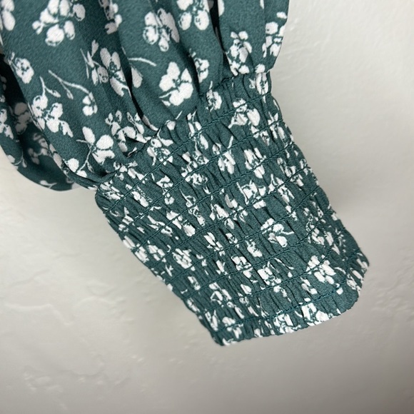 Sienna Sky smocked green floral bell sleeve blouse L - Picture 6 of 10